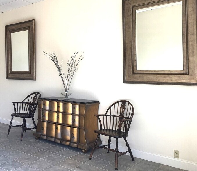 More Photos Of 345-215 W Main St, Leola Storefront Retail Office For Lease