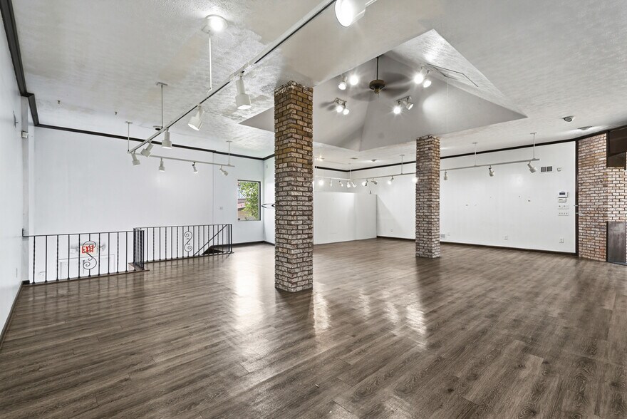 More Photos Of 2715 Mosside Blvd, Monroeville Freestanding For Sale