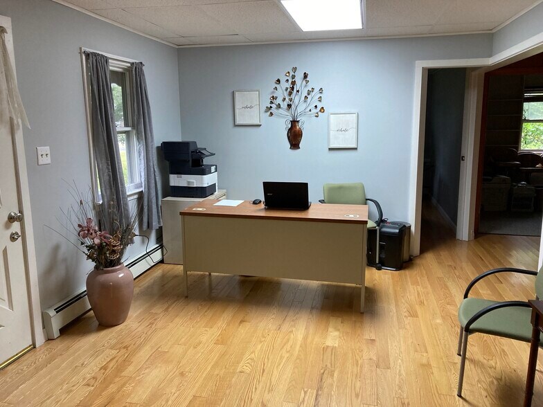 More Photos Of 1595 Hartford New London Tpke, Oakdale Freestanding For Sale