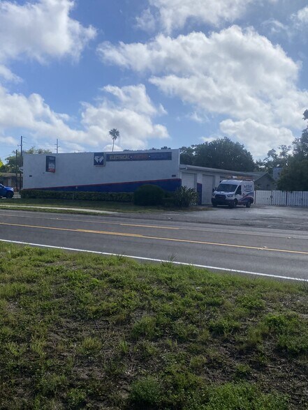 More Photos Of 1502 Alt 19, Palm Harbor Unknown For Lease
