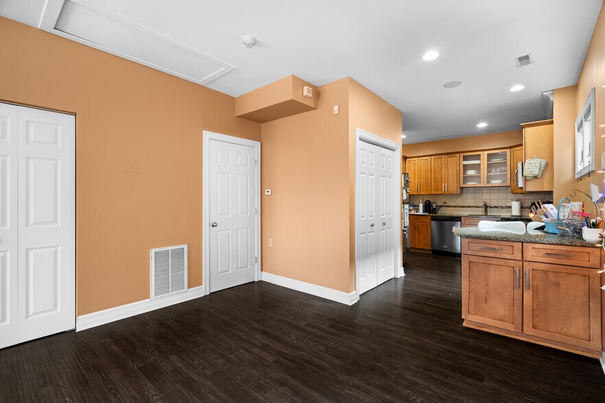 More Photos Of 1537 Hertel Ave, Buffalo Flex For Sale
