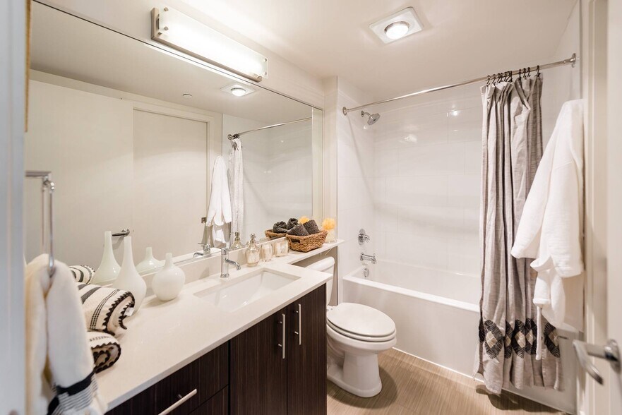 More Photos Of 324 Central Way, Kirkland Apartments For Lease