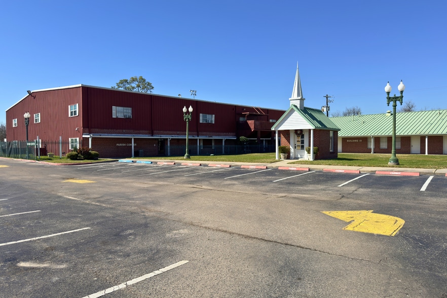 More Photos Of 9101 Airline Dr, Houston Religious Facility For Sale