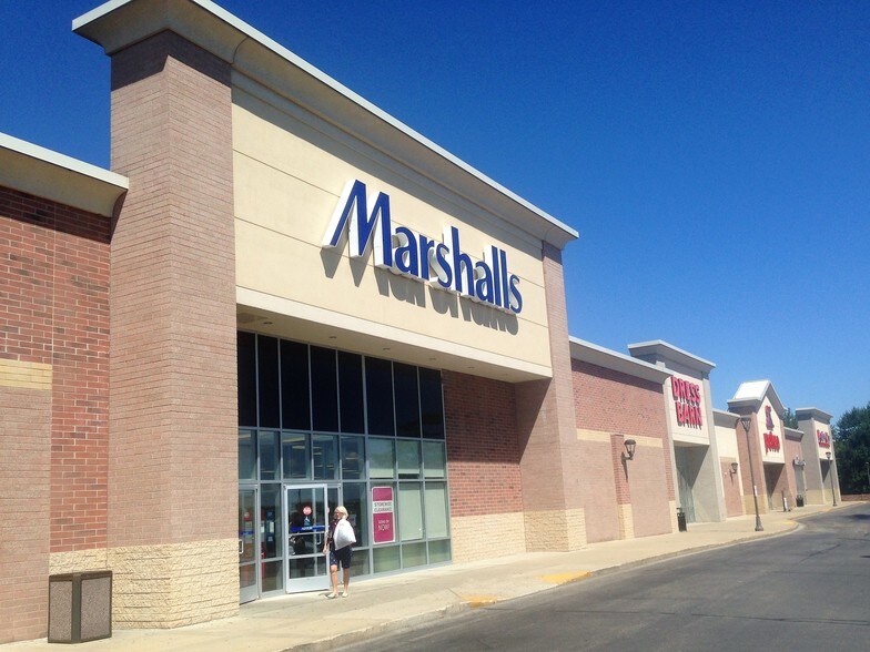 More Photos Of 3165 Alpine Ave, Grand Rapids Storefront For Lease