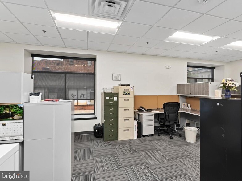 More Photos Of 100 W Franklin St, Hagerstown Office Residential For Lease