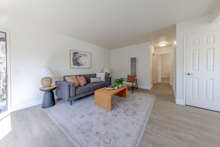 More Photos Of 628 W California Ave, Vista Apartments For Sale