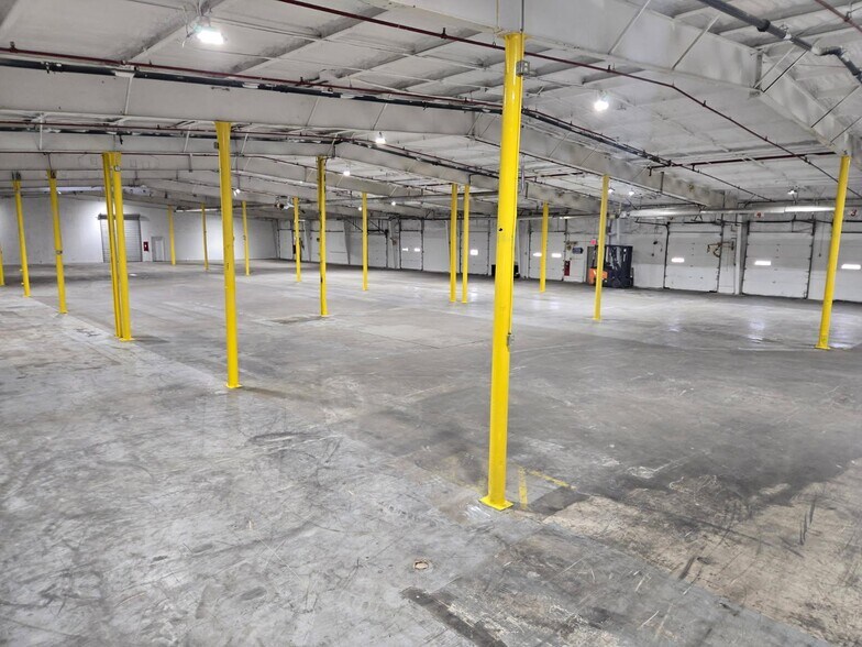 More Photos Of 675 E Allman St, Medford Warehouse For Sale