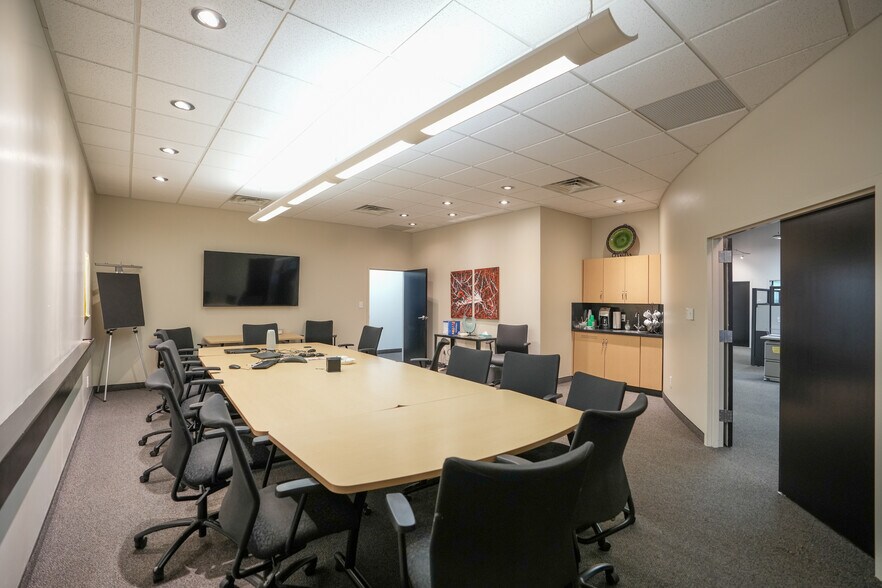More Photos Of 437 Lewis Hargett Cir, Lexington Office For Sale