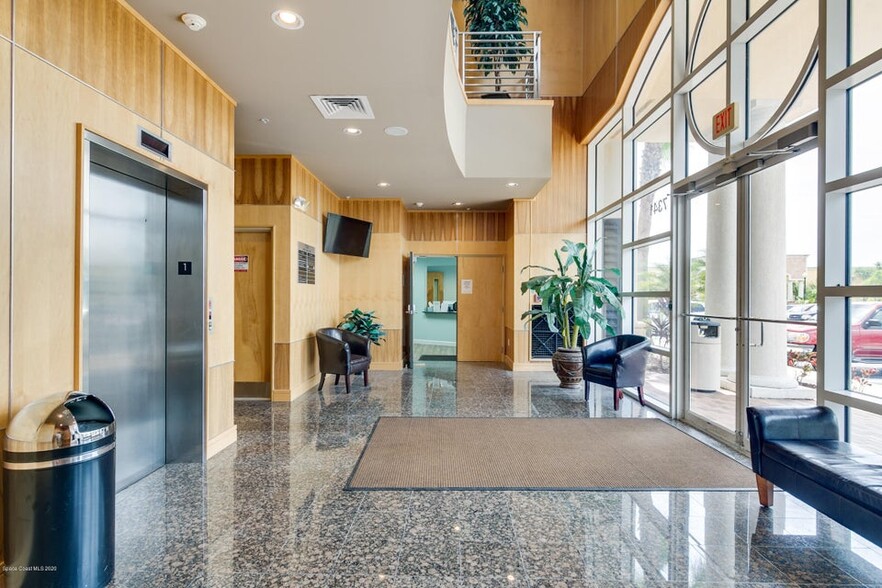 More Photos Of 7341 Office Park Pl, Melbourne Office Residential For Lease