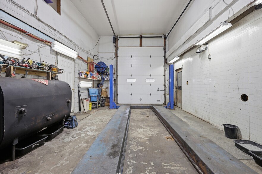 More Photos Of 2910 Louisiana Ave, Niagara Falls General Retail For Sale