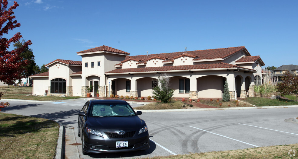 Primary Photo Of 4700 W Urbana St, Broken Arrow Medical For Lease