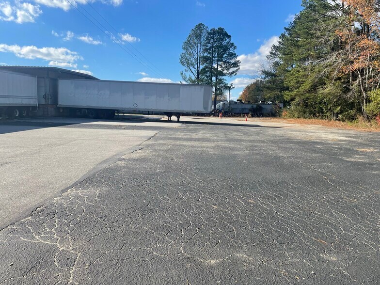 More Photos Of 1119 Interstate Blvd, Florence Truck Terminal For Lease