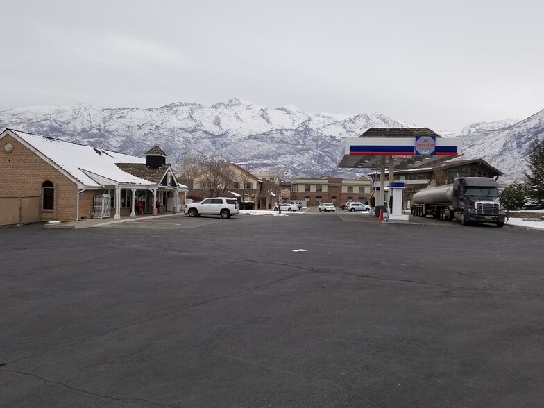 More Photos Of 400 S Main St, Alpine Convenience Store For Sale