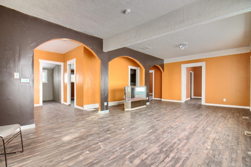 More Photos Of 2555 Sheridan Blvd, Edgewater Storefront Retail Office For Sale