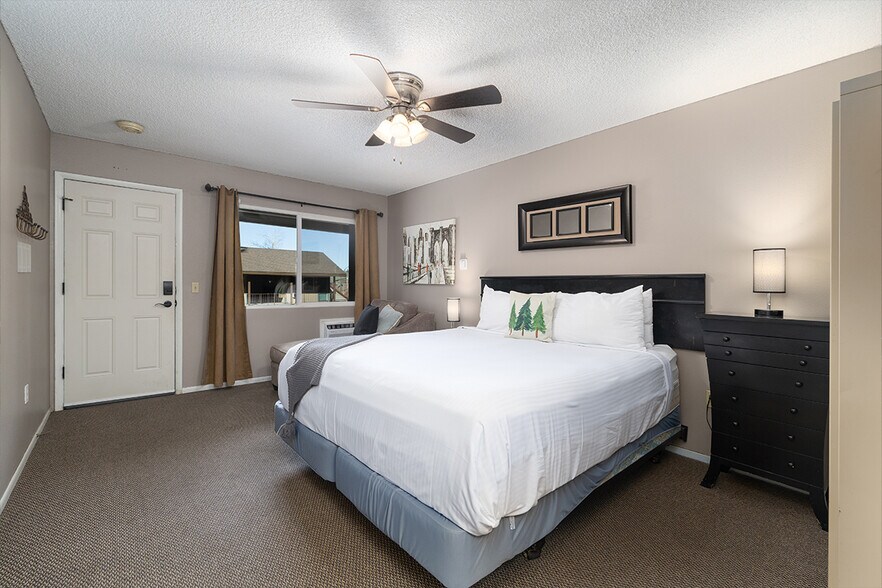 More Photos Of 1072 Ski Run Blvd, South Lake Tahoe Hotel For Sale