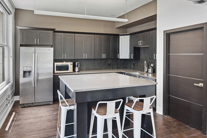 More Photos Of 33 W Jackson Blvd, Chicago Loft Creative Space For Sale