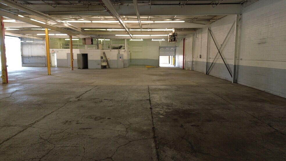 More Photos Of 33220-33250 Lakeland Blvd, Eastlake Warehouse For Lease