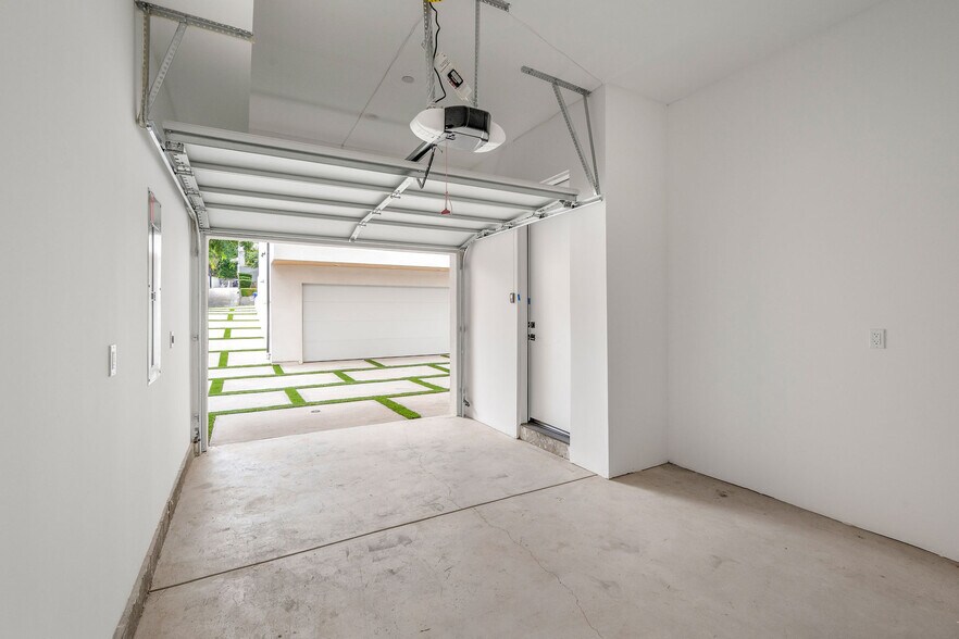 More Photos Of 726 Robinson St, Los Angeles Apartments For Sale