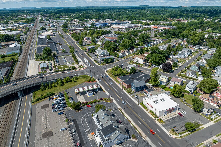 More Photos Of 453 New Park Ave, West Hartford Warehouse For Lease