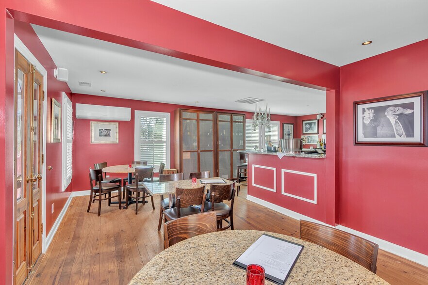 More Photos Of 135 York St SE, Aiken Restaurant For Lease