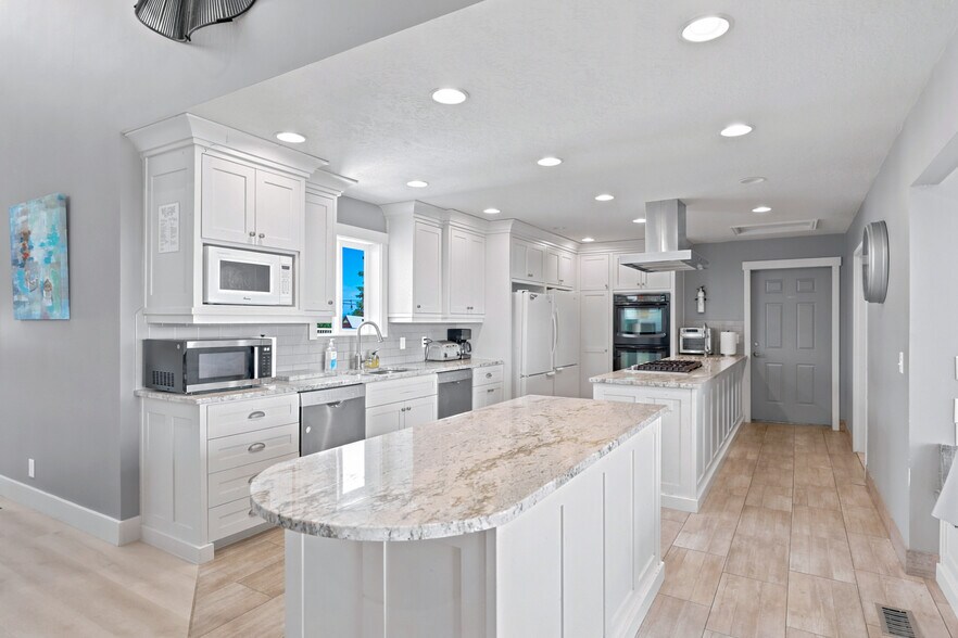 More Photos Of 40 Christa Circle cir, Garden City Specialty For Sale