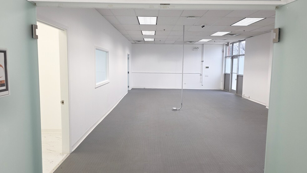 More Photos Of 1000 N North Branch St, Chicago Office For Lease