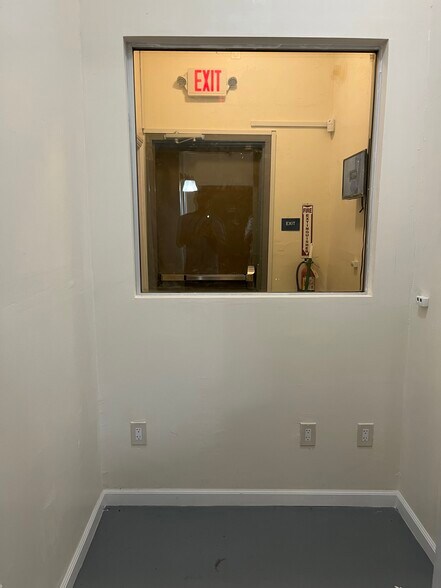 More Photos Of 1439 Arcade Blvd, Sacramento General Retail For Sale