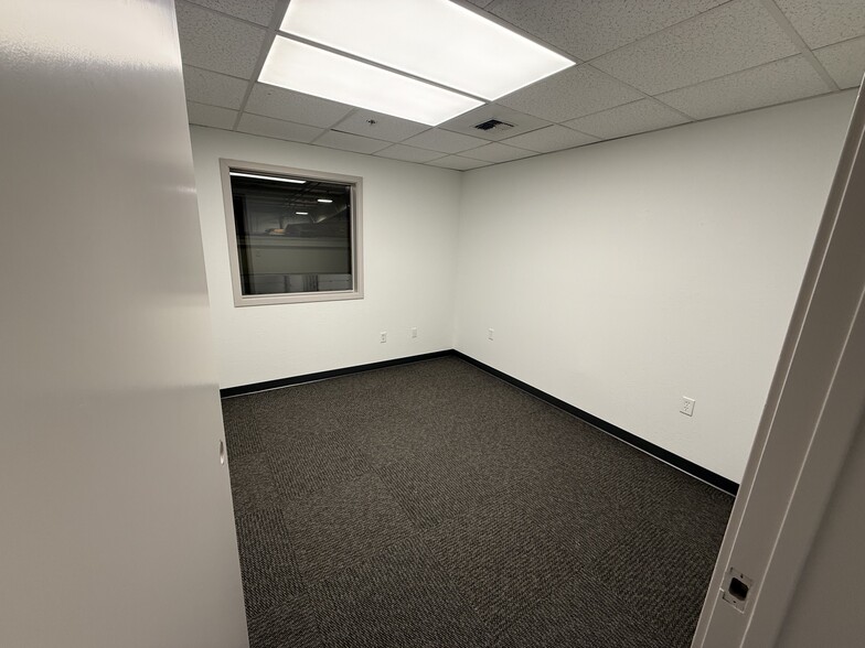 More Photos Of 2900 Sutherland Dr, Union Gap Manufacturing For Lease