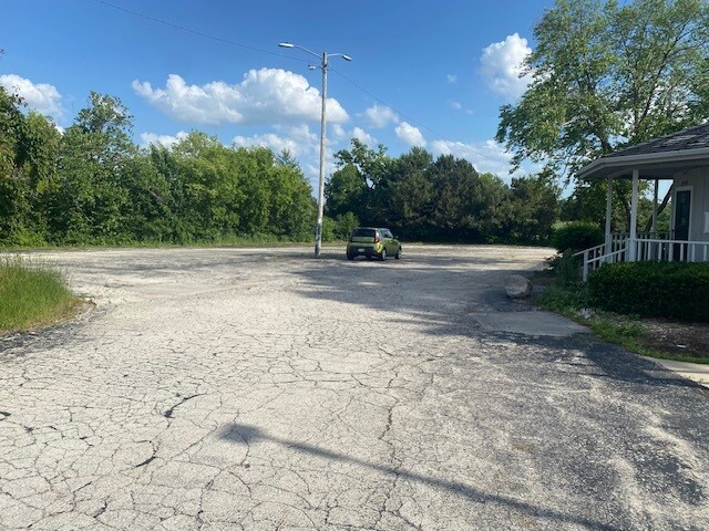 More Photos Of 21445 Gumina Rd, Brookfield Restaurant For Sale