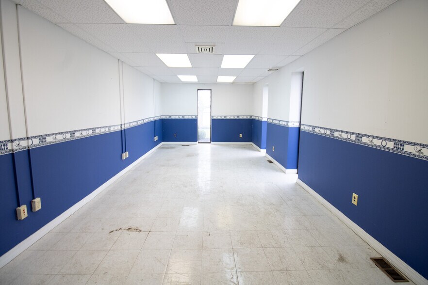 More Photos Of 946 S State Road 32, Union City Manufacturing For Lease