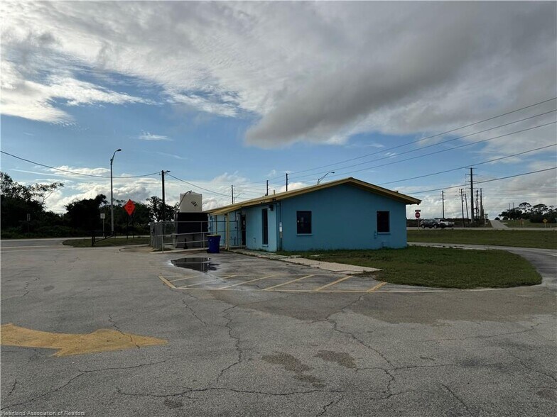 More Photos Of 1174 US 27 N, Lake Placid Freestanding For Sale