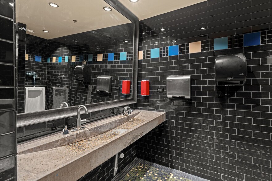 More Photos Of 1025 Industrial Dr, Crestview General Retail For Sale