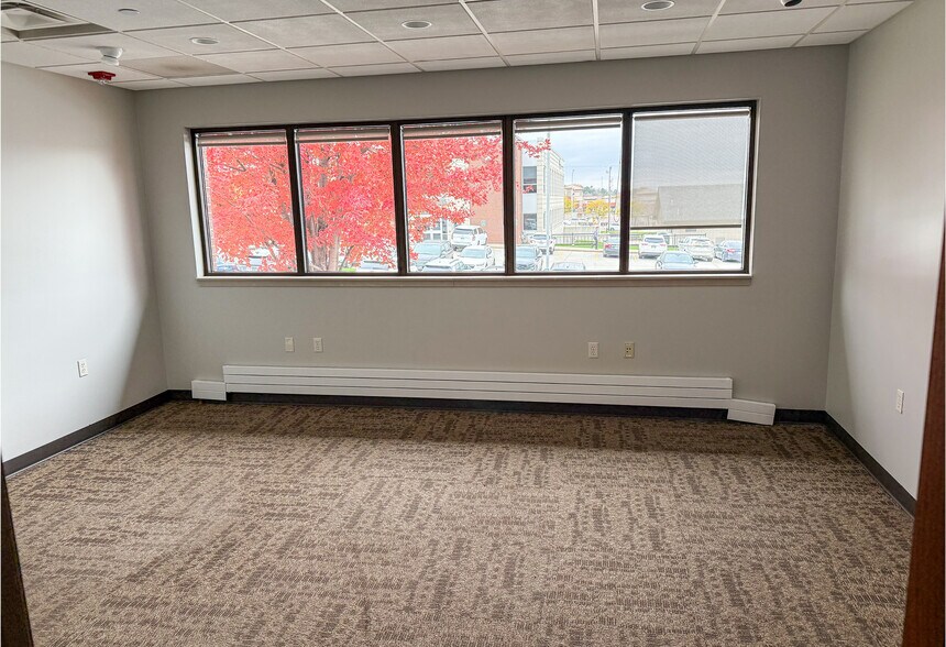 More Photos Of 4901 Isabel Pl, Sioux Falls Office For Lease