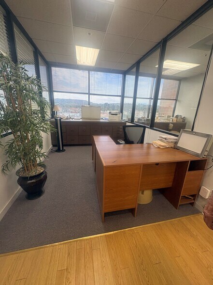 More Photos Of 5567 Reseda Blvd, Tarzana Medical For Sale
