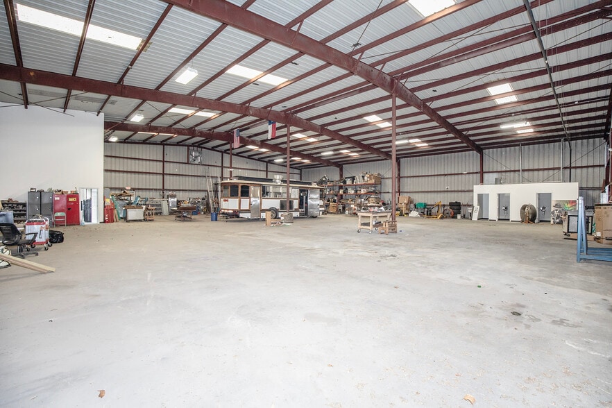 More Photos Of 2219 Brooks St, Houston Warehouse For Sale