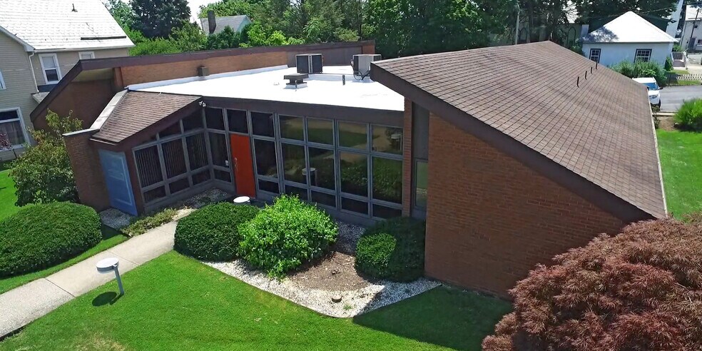 Primary Photo Of 101 S Schanck Ave, Pen Argyl Medical For Lease