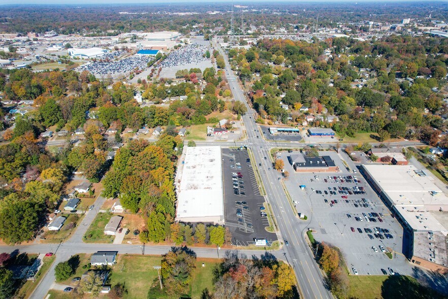 More Photos Of 1902 Coliseum Blvd, Greensboro General Retail For Lease