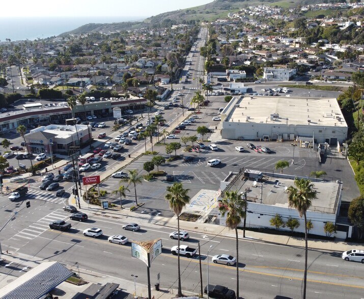 More Photos Of 1602 W 25th St, San Pedro Bank For Sale