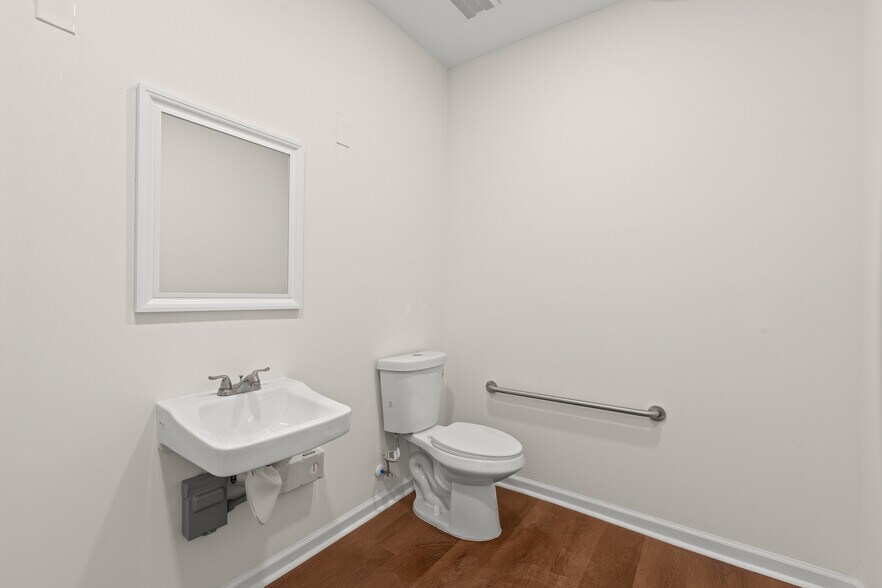 More Photos Of 701 Lovvorn Rd, Carrollton Warehouse For Lease