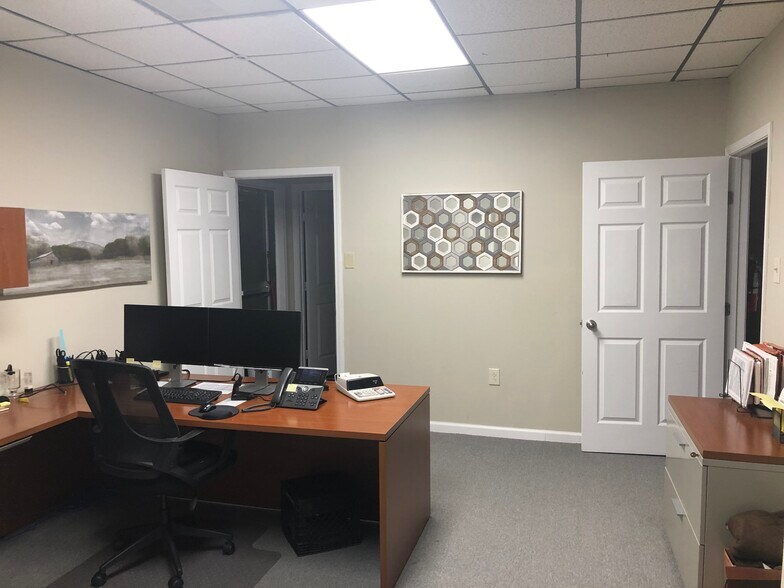 More Photos Of 3707 Fatta Dr, Dickinson Medical For Lease