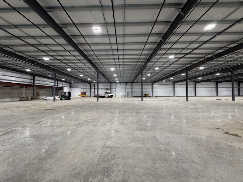 More Photos Of 1100 N Main St, Three Rivers Manufacturing For Lease