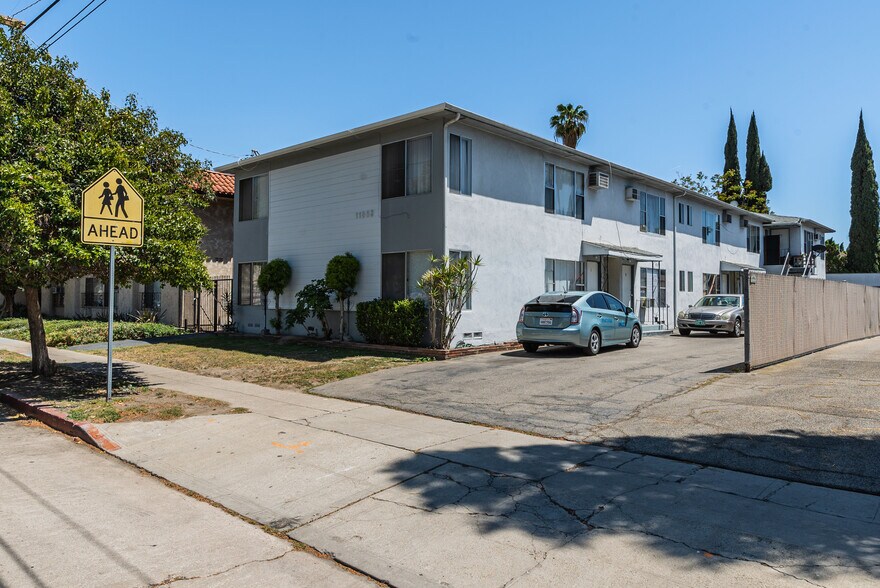 More Photos Of 11852 Chandler Blvd, Valley Village Apartments For Sale