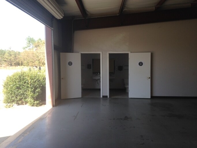 More Photos Of 1418 Harbin Cir, Valdosta Warehouse For Lease