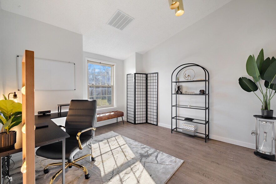 More Photos Of 8301-8323 Cherry Ln, Laurel Medical For Lease