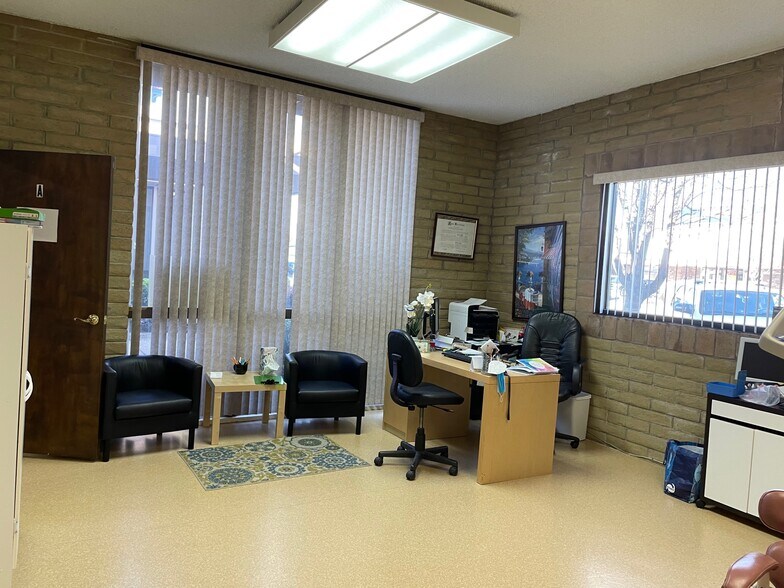 More Photos Of 990 Tulare St, Newman Office For Lease