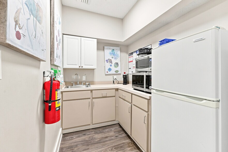 More Photos Of 9250 Highway 17 Byp, Murrells Inlet Office For Sale