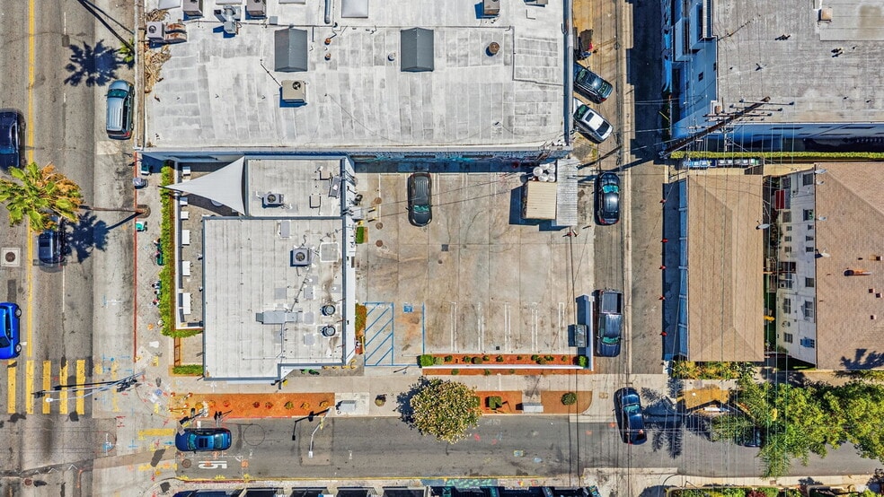 More Photos Of 465 N Fairfax Ave, Los Angeles Fast Food For Lease