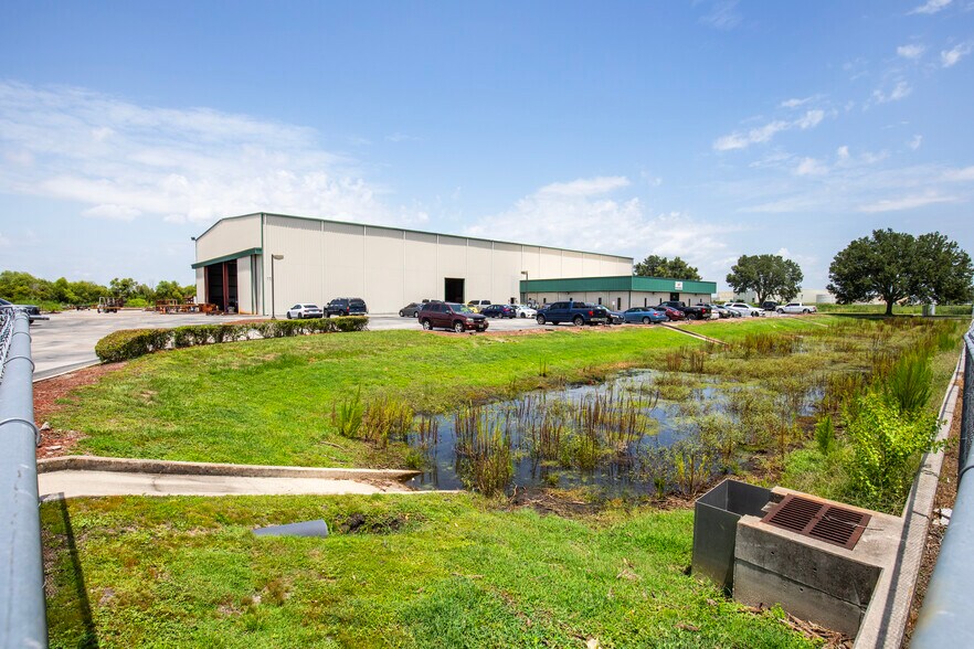 More Photos Of 2985 Old Medulla Rd, Lakeland Manufacturing For Sale