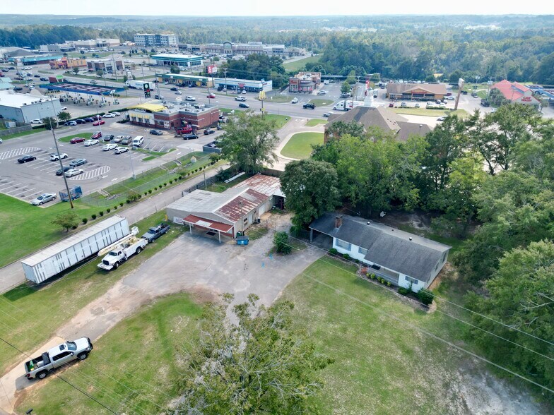 More Photos Of 303 Corman Ave, Troy Contractor Storage Yard For Sale