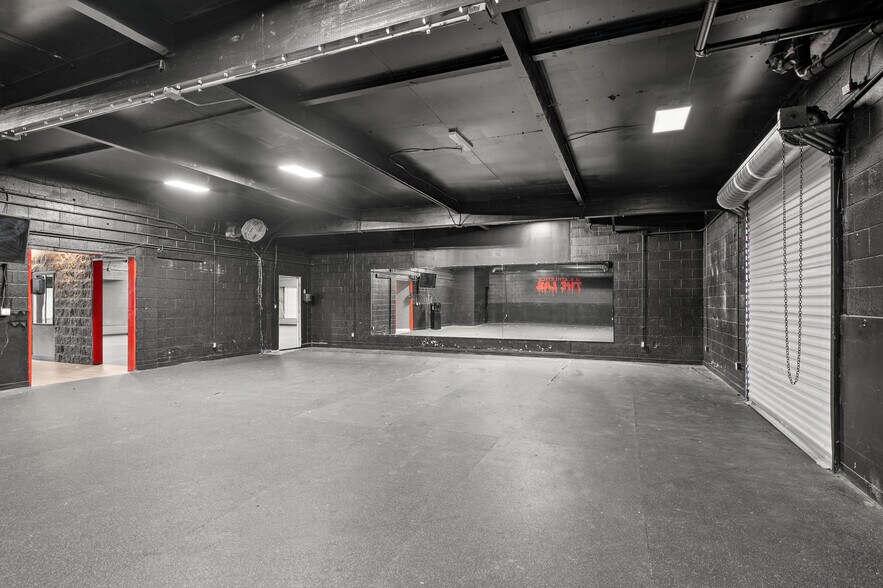 More Photos Of 8020 Ronson Rd, San Diego Warehouse For Lease